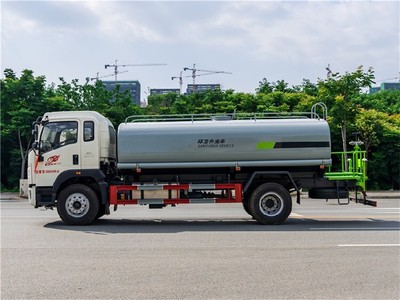 東風運水車領跑遼寧市場，灑水車廠家品種繁多滿足多元需求
